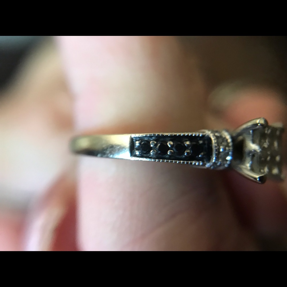 Ring - Picture 3 of 6
